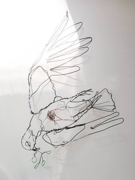 Dode vredesduif - ijzerdraad en acrylverf